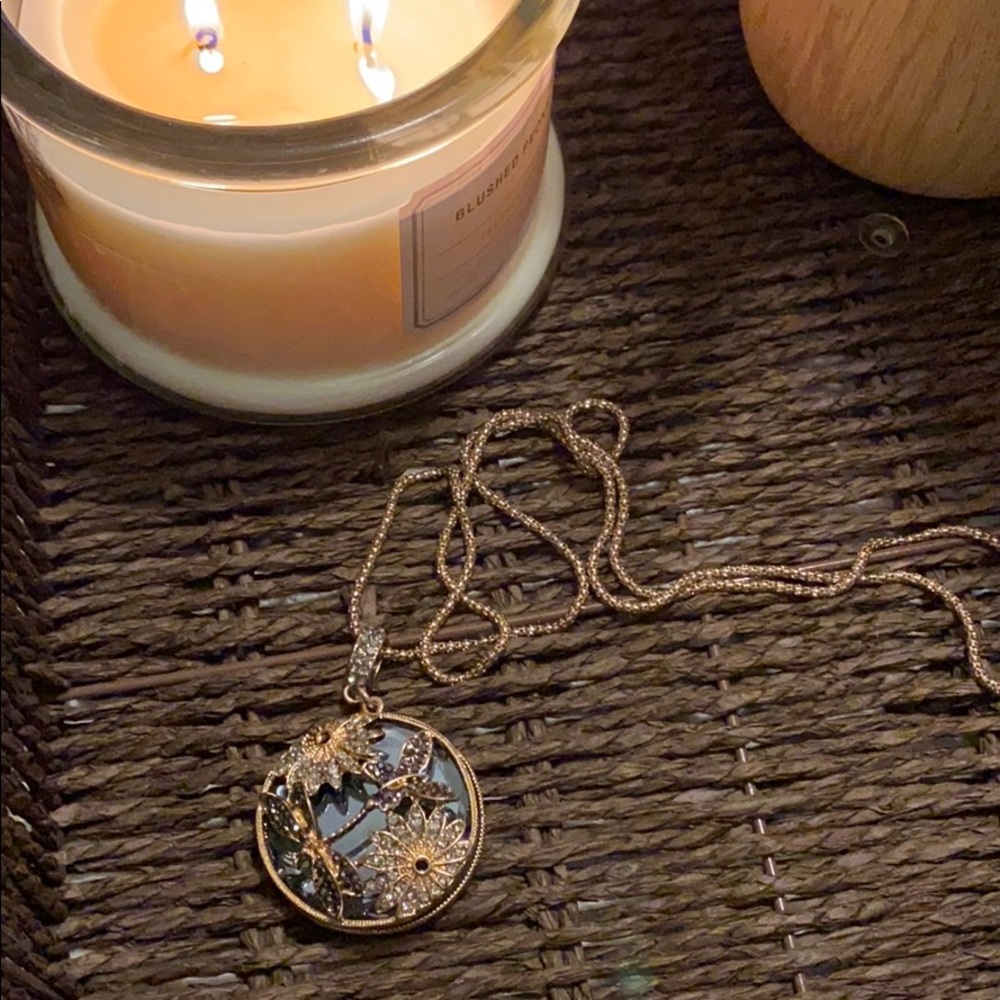 Stunning statement necklace